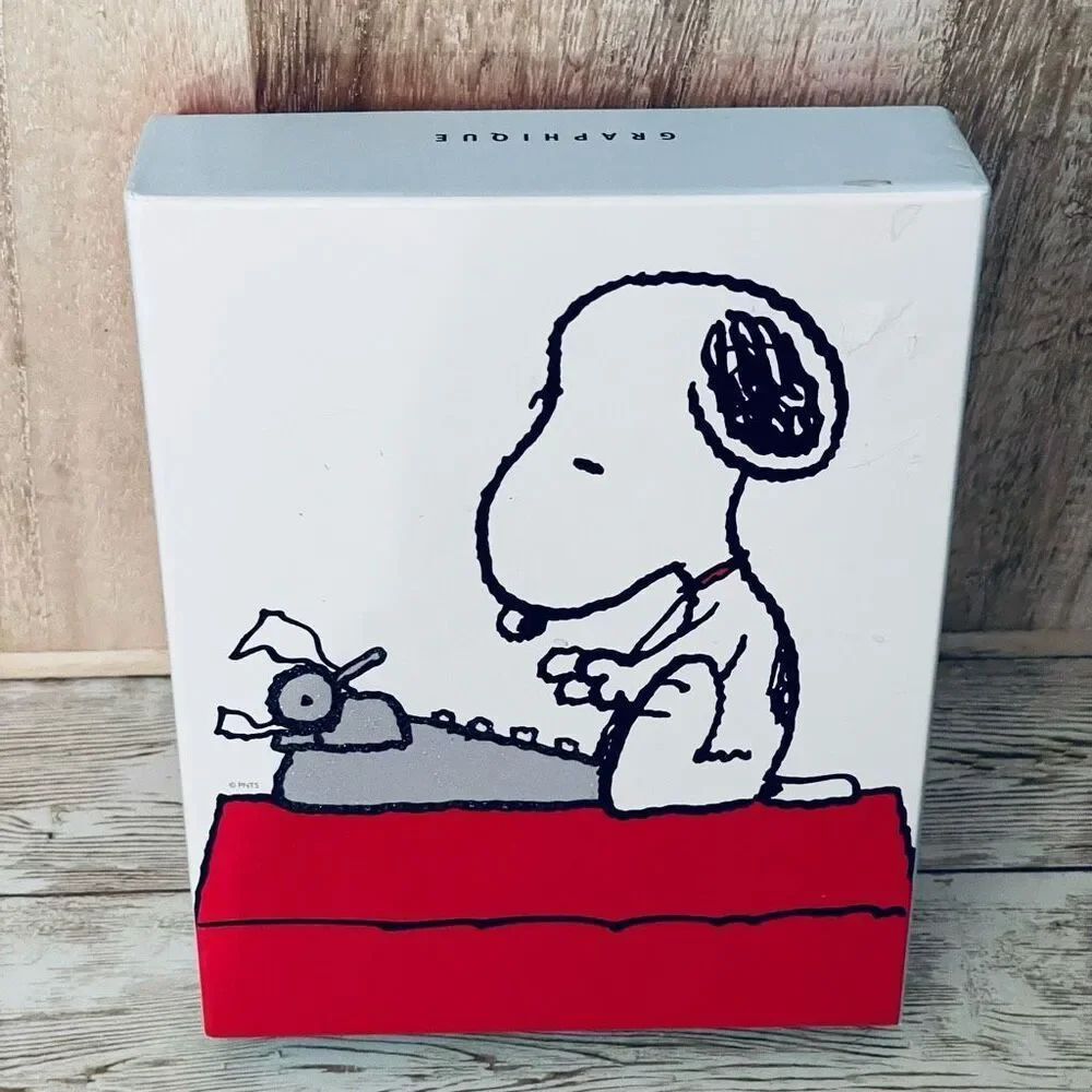 New in box Snoppy & friends Cards include 20 cards & envelopes in 4 designs